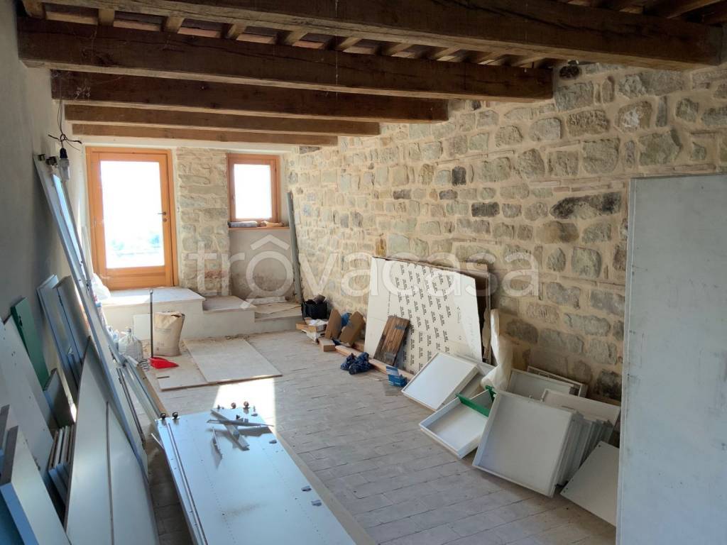 casa indipendente in vendita a Camerino