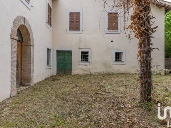 casa indipendente in vendita a Camerino in zona Mecciano