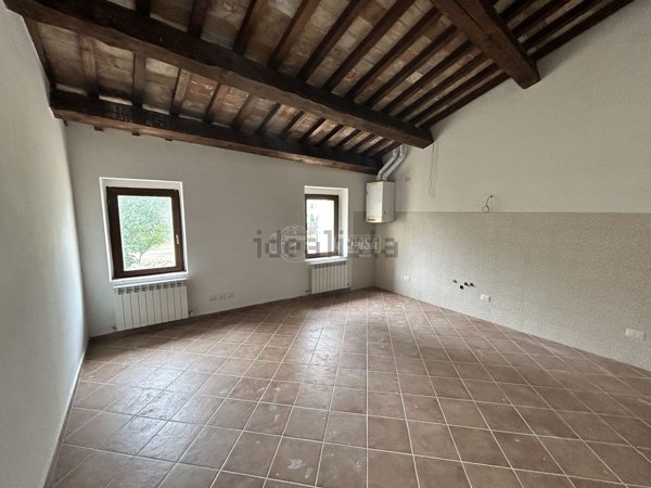 appartamento in vendita a Camerino in zona Mecciano