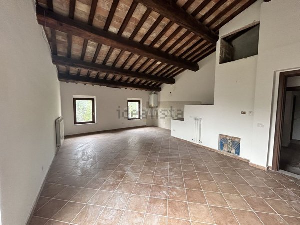 appartamento in vendita a Camerino in zona Mecciano