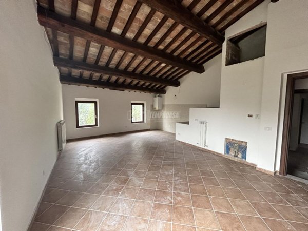 appartamento in vendita a Camerino in zona Strada
