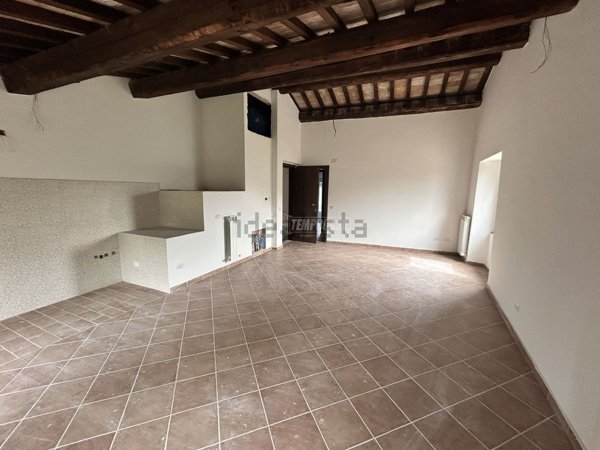 appartamento in vendita a Camerino in zona Mecciano