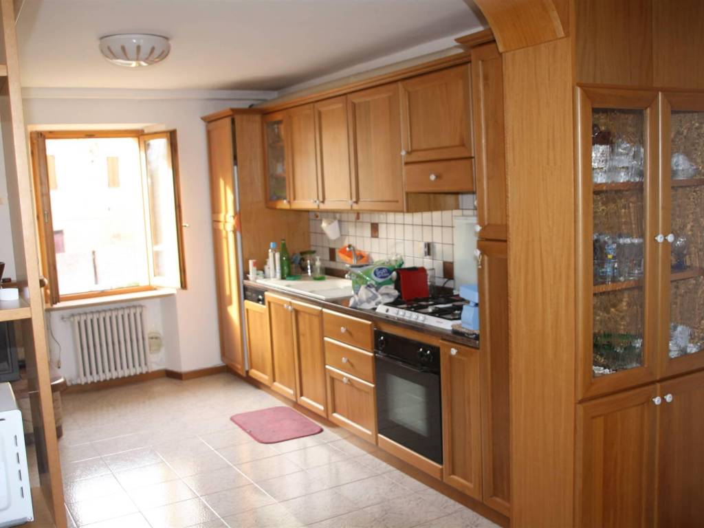 casa indipendente in vendita a Camerino