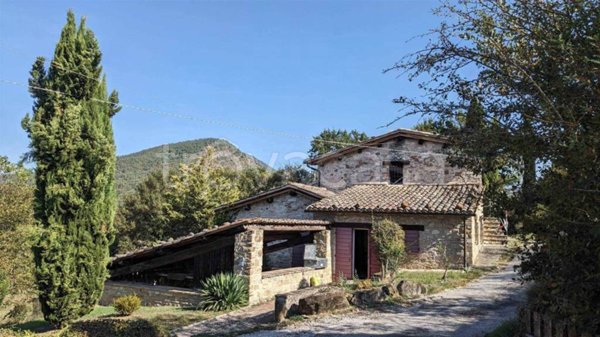 casa indipendente in vendita a Camerino in zona Casale