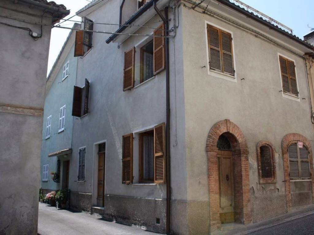 casa indipendente in vendita a Camerino in zona Morro