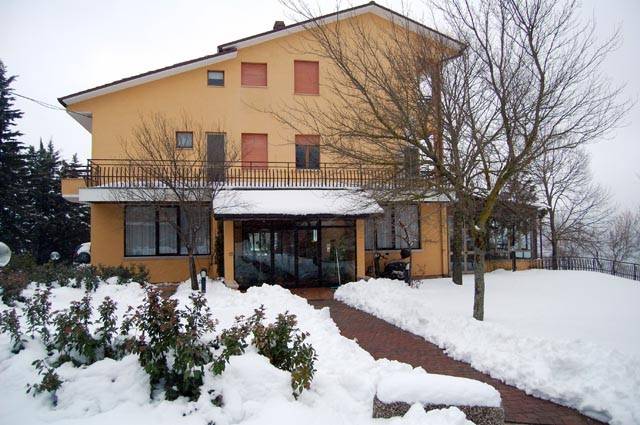 intera palazzina in vendita a Camerino