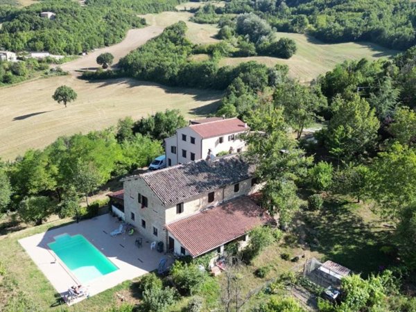 casa indipendente in vendita a Camerino in zona Casale