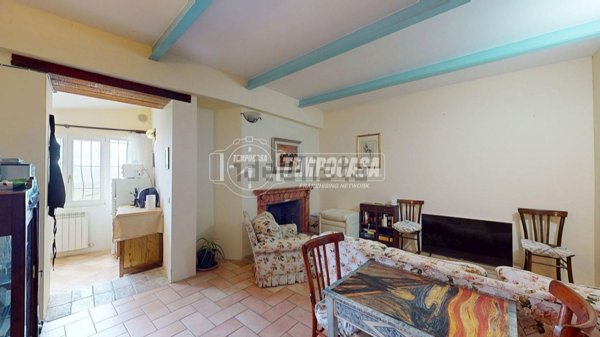 appartamento in vendita a Camerino in zona Morro