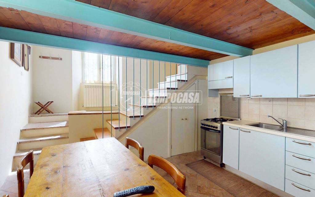 appartamento in vendita a Camerino in zona Morro