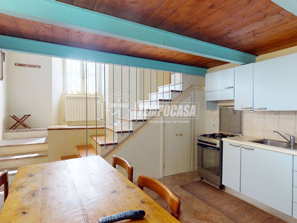 appartamento in vendita a Camerino in zona Morro