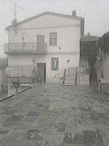 appartamento in vendita a Camerino in zona Capolapiaggia