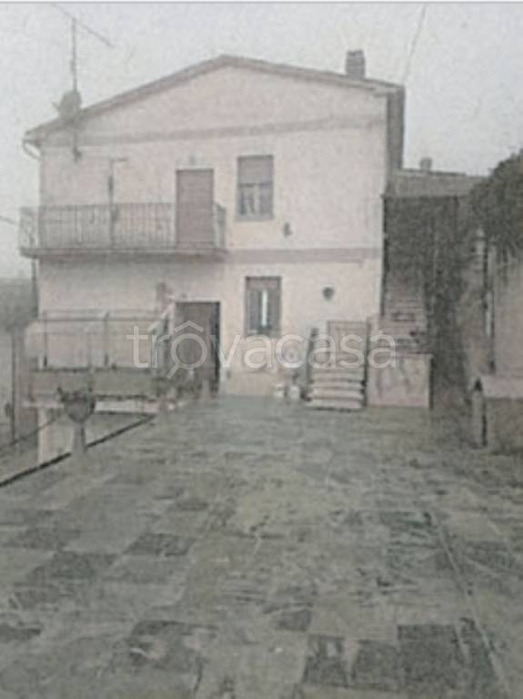 appartamento in vendita a Camerino in zona Capolapiaggia
