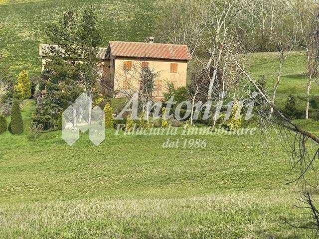 casa indipendente in vendita a Camerino in zona Sentino