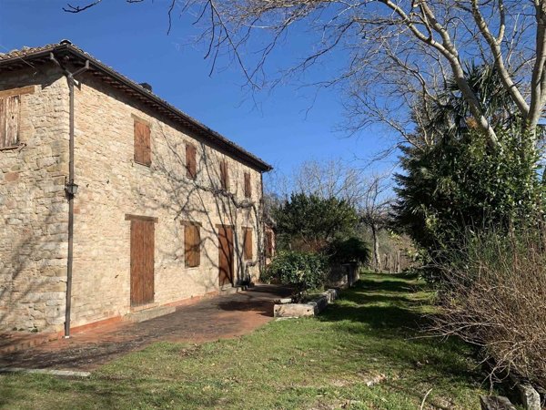 casa indipendente in vendita a Camerino in zona Casale