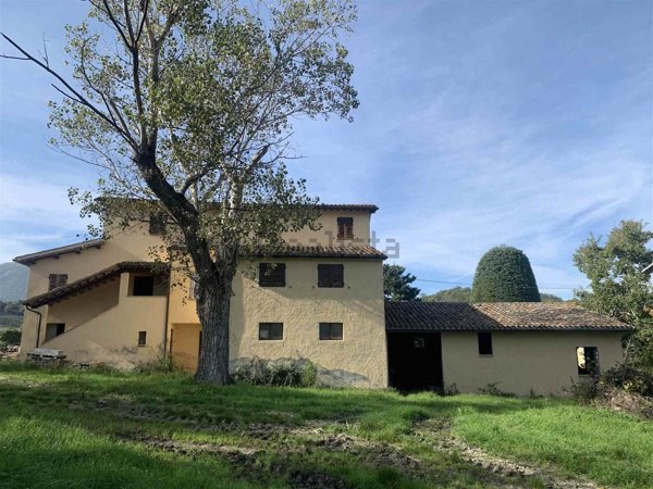 casa indipendente in vendita a Camerino in zona Casale