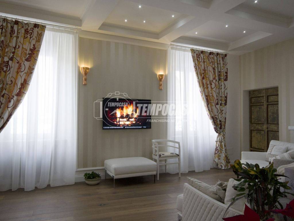 casa indipendente in vendita a Camerino