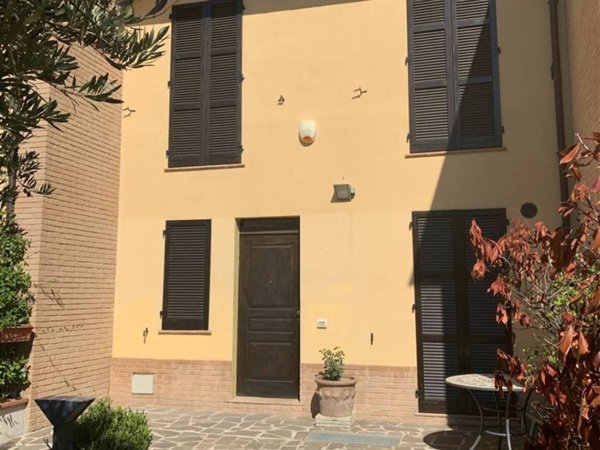 casa indipendente in vendita a Camerino