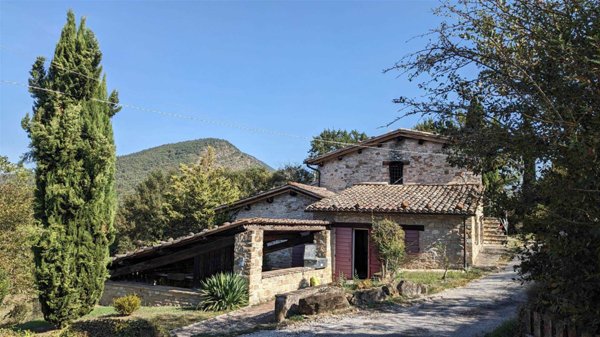 casa indipendente in vendita a Camerino in zona Casale