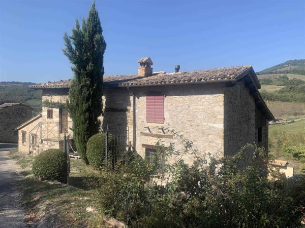 appartamento in vendita a Camerino in zona Varano