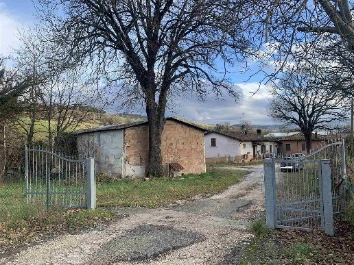 casa indipendente in vendita a Camerino in zona Canepina