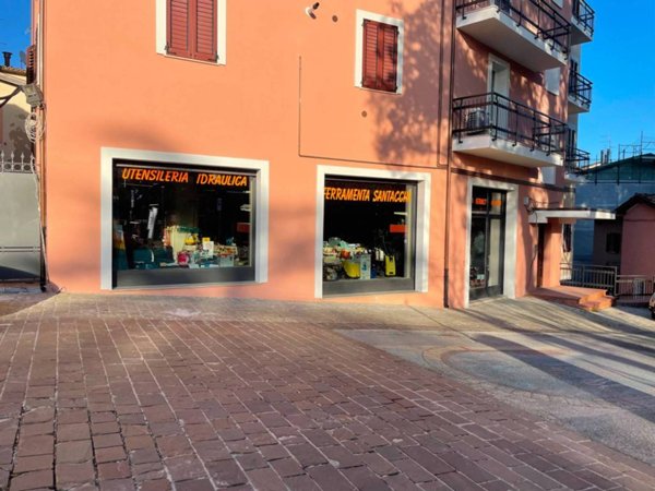 negozio in vendita a Camerino in zona Strada