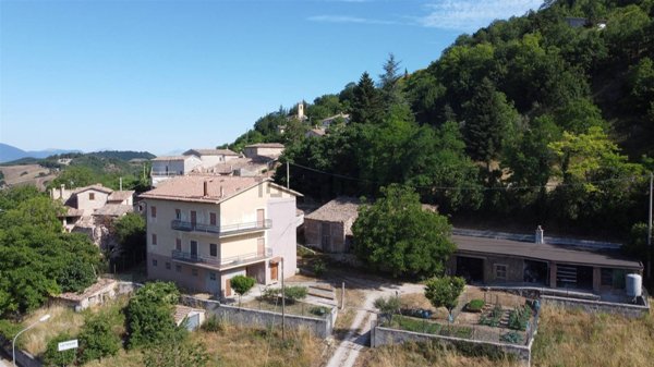 casale in vendita a Camerino