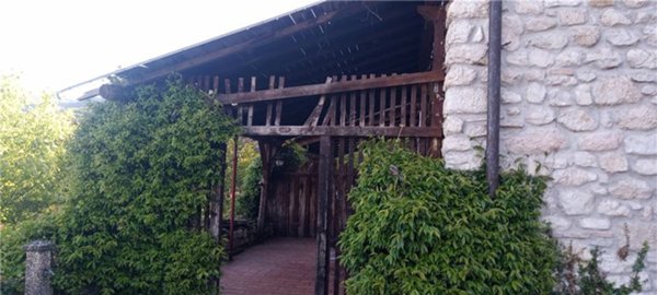 casa indipendente in vendita a Camerino in zona Sellano