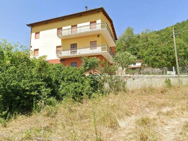 casa indipendente in vendita a Camerino in zona Casale