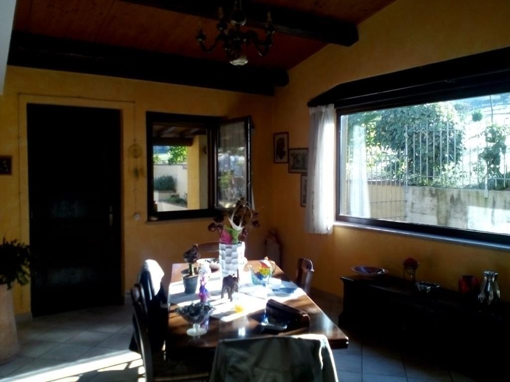 casa indipendente in vendita a Camerino