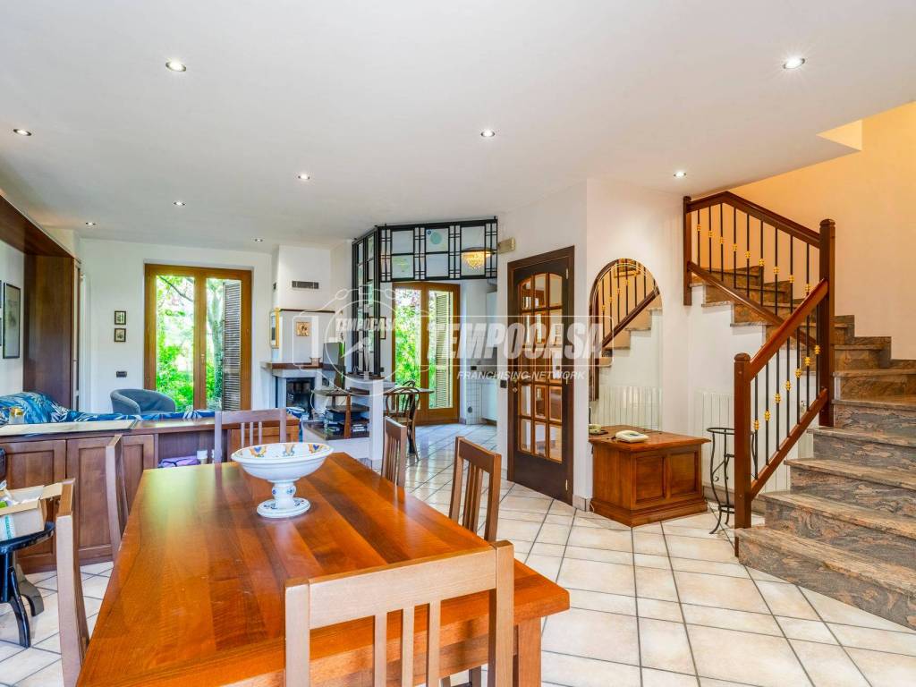 casa indipendente in vendita a Camerino