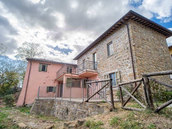 casa indipendente in vendita a Camerino in zona Valle Vegenana