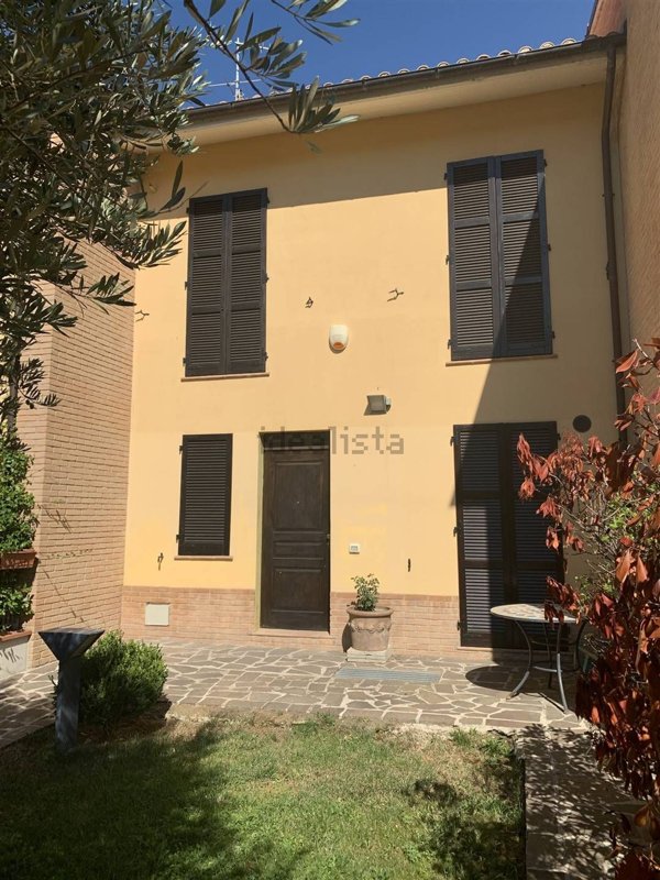 casa indipendente in vendita a Camerino