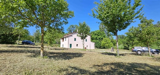casa indipendente in vendita a Camerino in zona Strada