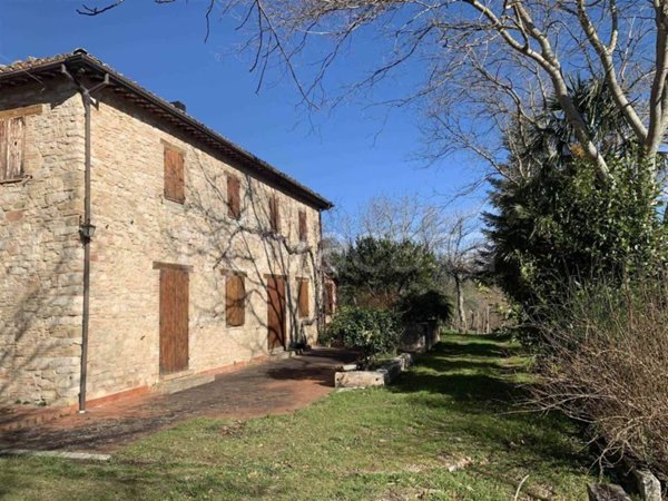 casa indipendente in vendita a Camerino in zona Casale