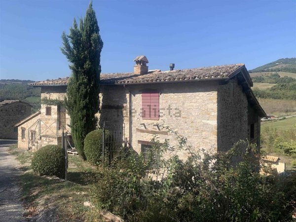 appartamento in vendita a Camerino in zona Casale