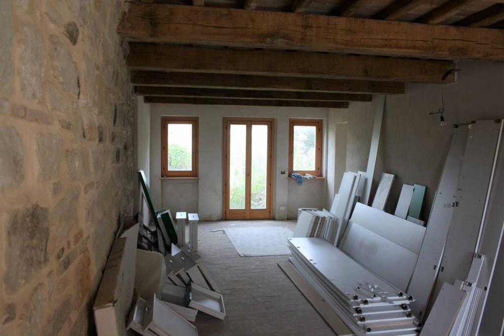 casa indipendente in vendita a Camerino in zona Mergnano San Savino