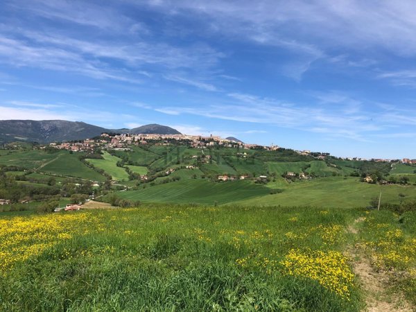 casa indipendente in vendita a Camerino in zona Casale