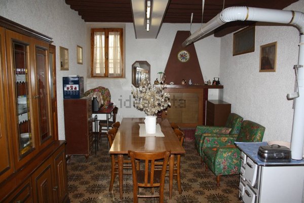 casa indipendente in vendita a Camerino in zona Sentino