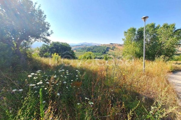 locale commerciale in vendita a Camerino in zona Polverina