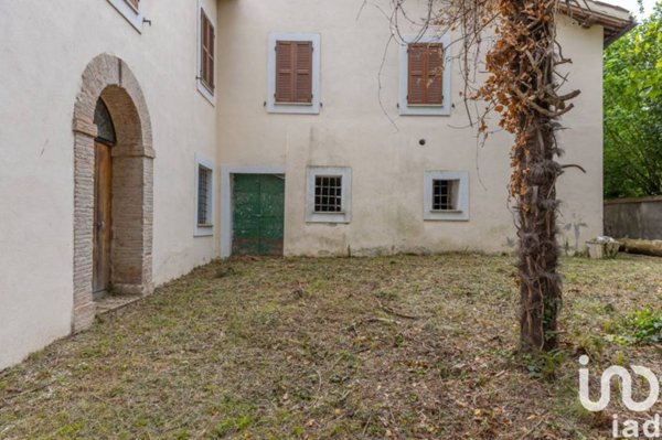 casa indipendente in vendita a Camerino in zona Mecciano
