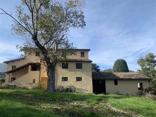 casale in vendita a Camerino in zona Strada