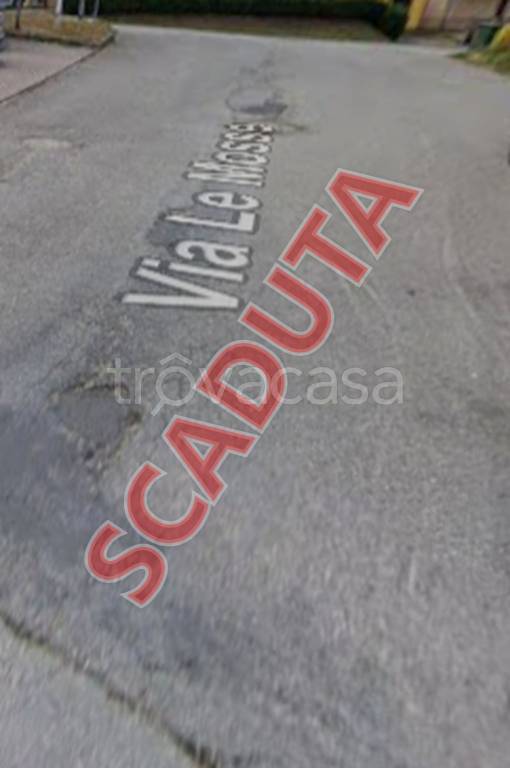 locale commerciale in vendita a Camerino