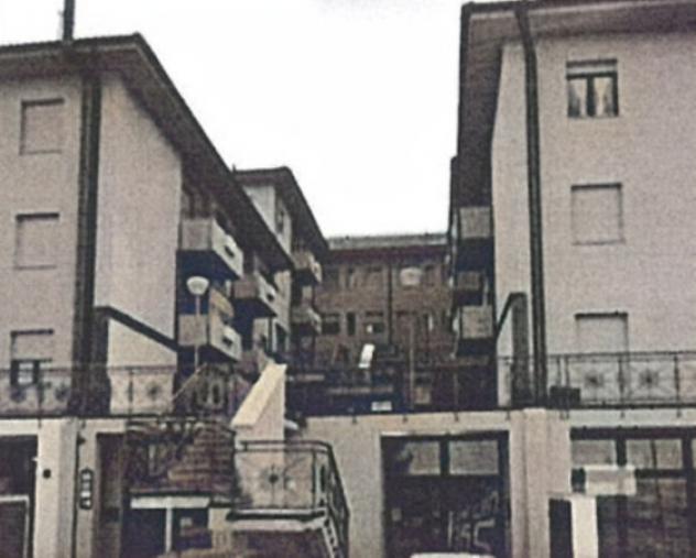 locale commerciale in vendita a Camerino