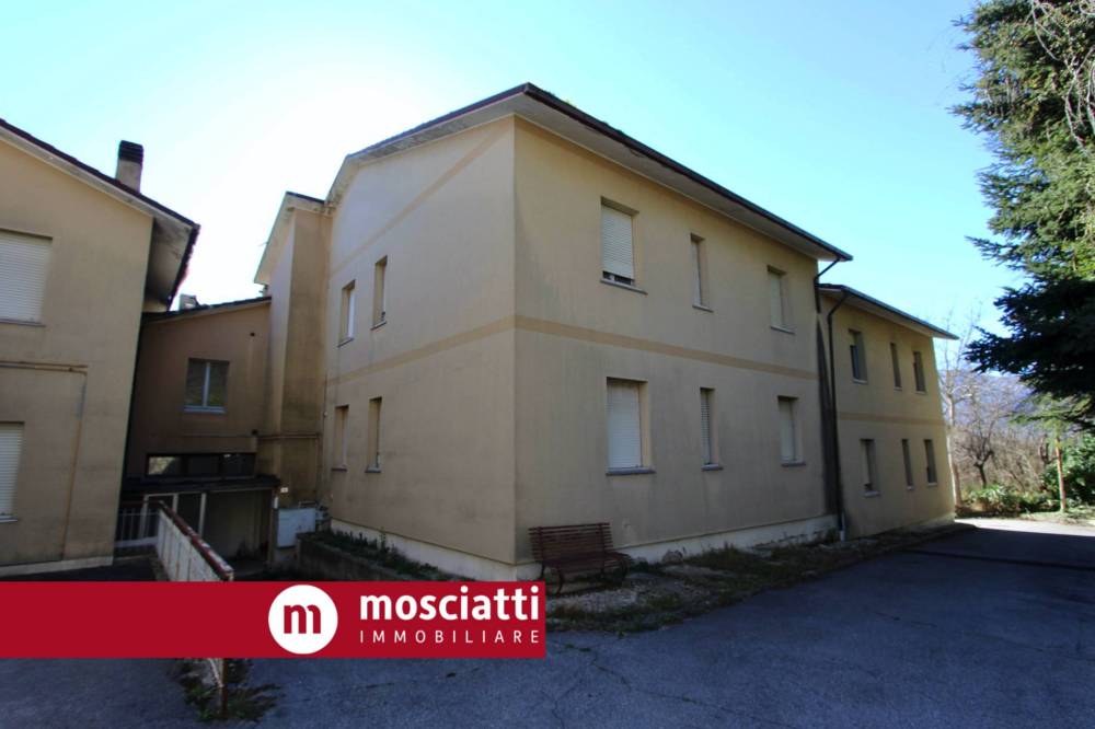 appartamento in vendita a Camerino in zona Varano