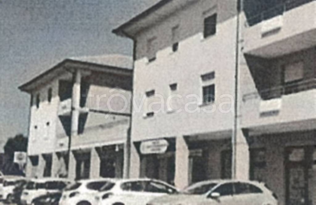 locale commerciale in vendita a Camerino