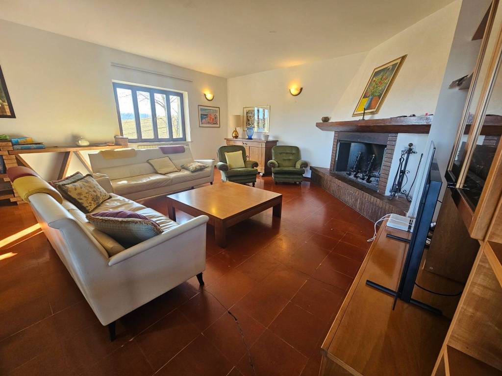 casa indipendente in vendita a Camerino in zona Mergnano San Savino