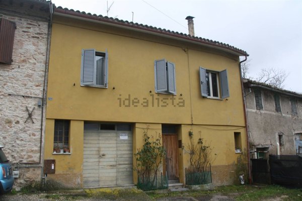 casa semindipendente in vendita a Camerino in zona Morro