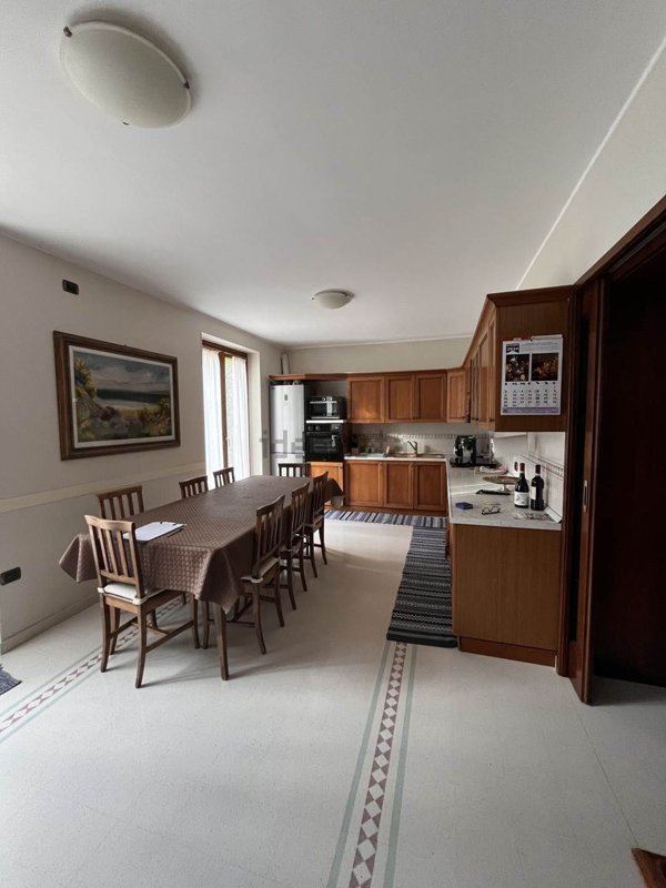 casa indipendente in vendita a Camerino