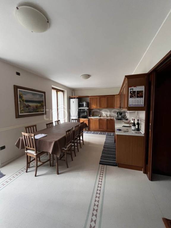 casa indipendente in vendita a Camerino in zona Agnano