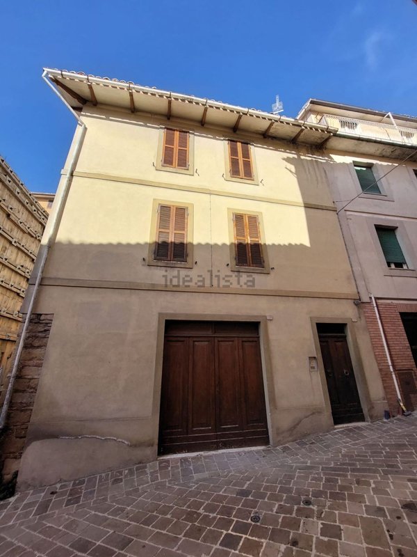 casa semindipendente in vendita a Camerino in zona Varano